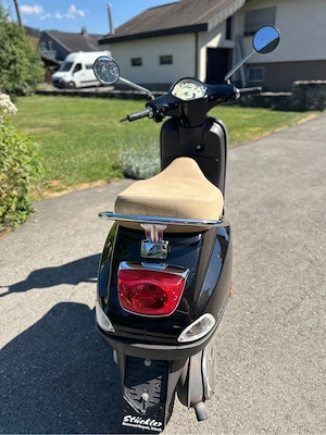 Piaggio Vespa LX 50 in schwarz Bild 4