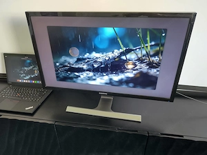 Samsung U28D590D 28 Zoll 4K Monitor in schönem Zustand Bild 2