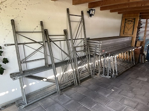 Baugerüst Profi mit Anbauteilen