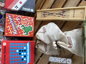 Gesellschafts Spiele für groß und Klein  Bild 2