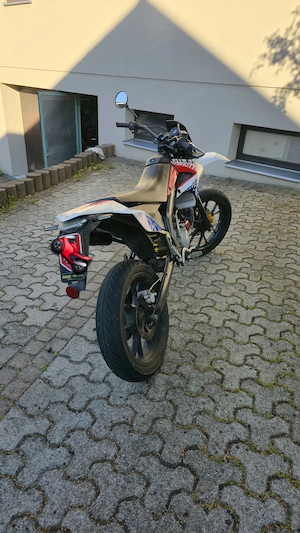 Gilera SMT 50 Supermoto Bild 4