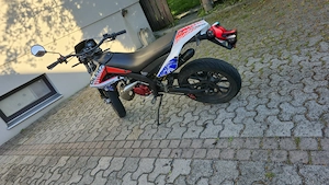Gilera SMT 50 Supermoto Bild 2