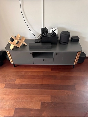 Lowboard TV