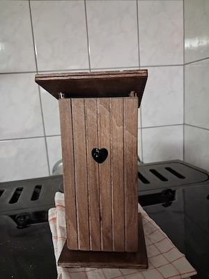 Miniaturtoilette, Plumpsklo, Scheißhaus. 
