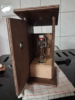 Miniaturtoilette, Plumpsklo, Scheißhaus.  Bild 2