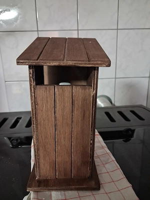 Miniaturtoilette, Plumpsklo, Scheißhaus.  Bild 4