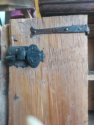 Antiker Hängeschrank Bild 3