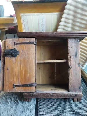 Antiker Hängeschrank Bild 2