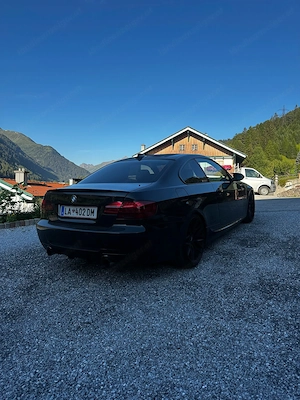 BMW 330xi Coupé E92   N52 3.0   272 PS   xDrive Bild 4