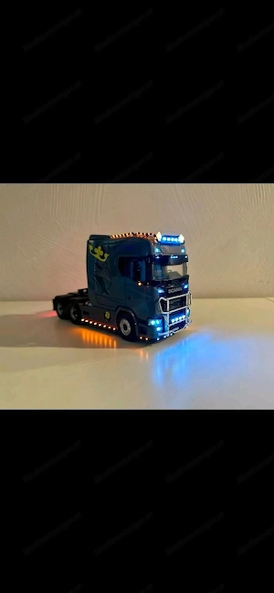 Scania V8 770S RC mit Auflieger  Bild 3
