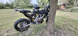 Motorrad Supermoto 701 Bild 4