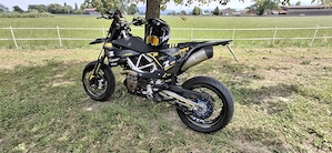 Motorrad Supermoto 701 Bild 3