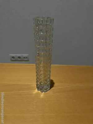 Hohe Kristallglas-Vase mit geometrischem Schliff - modern & elegant