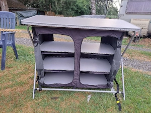 Camping Schrank mit Tischplatte