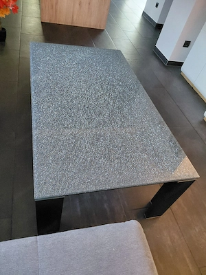 Großer Wohnzimmertisch Bild 2