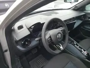 Alfa Romeo Junior 54 kWh *1 phase charging 116 kW (158 PS), Autom... Bild 6