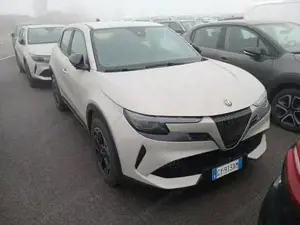 Alfa Romeo Junior 54 kWh *1 phase charging 116 kW (158 PS), Autom... Bild 2