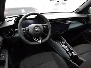 Alfa Romeo Junior 54 kWh *1 phase charging 116 kW (158 PS), Autom... Bild 7