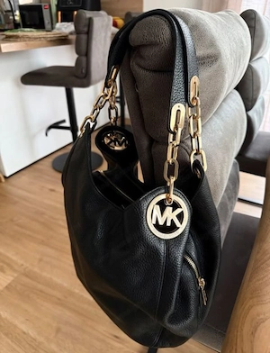 Original Michael Kors Ledertasche Schwarz mit Goldkette  Bild 5