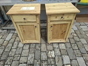 Fichtenholz Nachtkästle. Bild 2