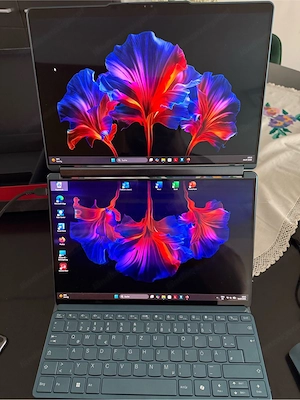 Lenovo Yoga Book 9i Gen 9 | Core Ultra 7 | 32 GB RAM | 1 TB SSD | Dual OLED | Garantie | Komplettset Bild 3