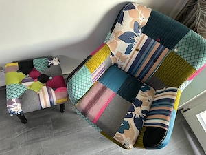 Bunter Patchwork-Sessel mit Hocker Bild 2