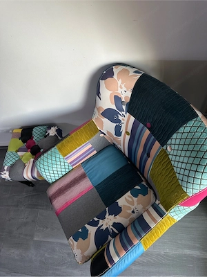 Bunter Patchwork-Sessel mit Hocker Bild 4