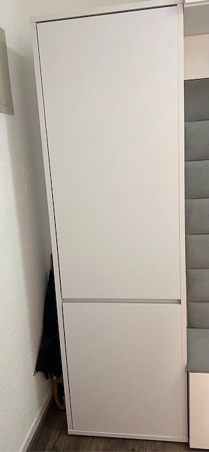 Garderobenschrank Bild 2