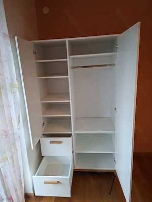 Kleiderschrank Bild 3