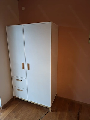 Kleiderschrank Bild 4