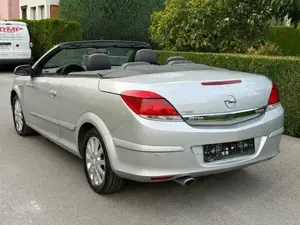 Opel Astra 1.9 CDTi Twintop Cabrio Bild 5