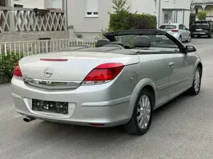 Opel Astra 1.9 CDTi Twintop Cabrio Bild 3