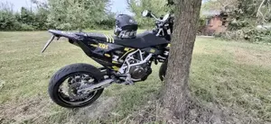 Motorrad Supermoto 701 Bild 6