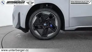 BMW iX3 50 xDrive M Sportpaket // Autobahnassistent // elektr. Anhängerkupplung // Bild 6