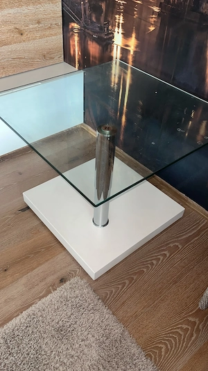 4 Barhocker und Glasbeistelltisch Bild 3