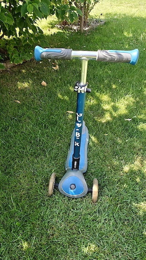 Roller mit vorne zwei Rädern  Bild 3