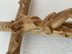 Kruzifix aus Holz handgefertigt  Bild 3