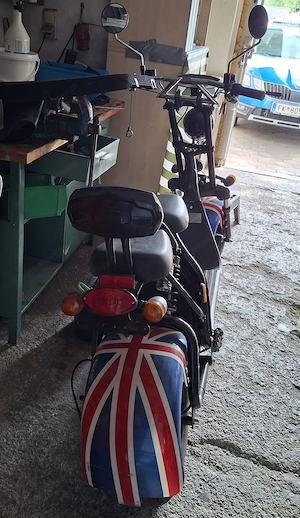 ElektroScooter mit Sitz und Beleuchtung Bild 3