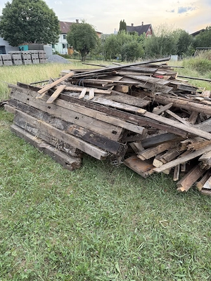 Altholz zu verschenken   nur komplett abzugeben Bild 4