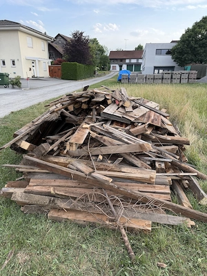 Altholz zu verschenken   nur komplett abzugeben Bild 2