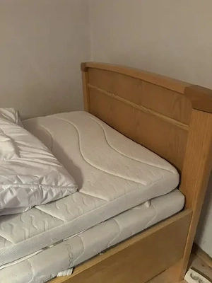 Neuwertiges Einzelbett 80   200 cm inkl. Lattenrost und Matratze Bild 2