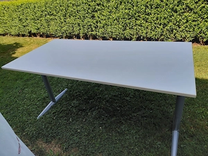 Schreibtisch und Rollcontainer - gut erhalten und robust  Bild 2