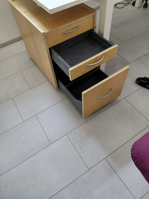 Schreibtisch und Rollcontainer - gut erhalten und robust  Bild 5