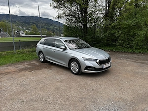 Skoda Oktavia Kombi 2,0 TDI Ambition Bild 2
