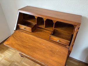 Sekretär aus Holz mit Schreibklappe und Schubladen Bild 2