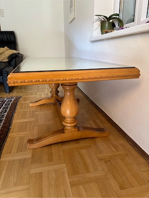 Stilvoller Couchtisch   Wohnzimmertisch aus Holz mit Glasplatte Bild 3