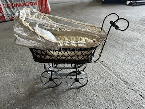 alter Deko Kinderwagen  Bild 3
