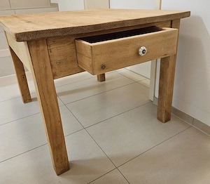 Vollholztisch mit 2 Schubladen Bild 5