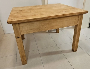 Vollholztisch mit 2 Schubladen Bild 4