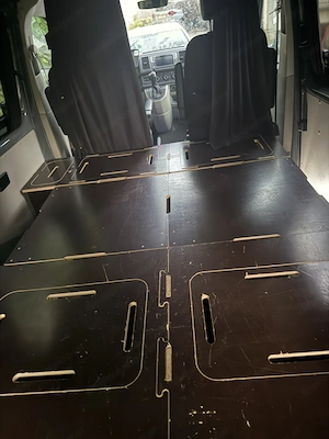 Bus-Ausbau: Modulares Stecksystem für Ladefläche (VW T6) Bild 7